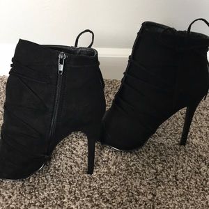Black heeled boots